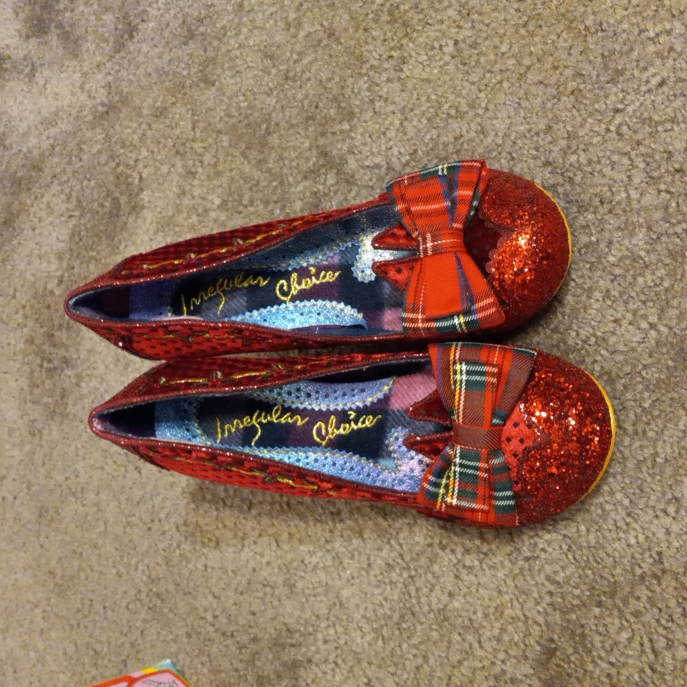 New WRAPPED UP PRETTY red glitter Embroidered Christmas Heels, Size 37, US 7 - Picture 8 of 12